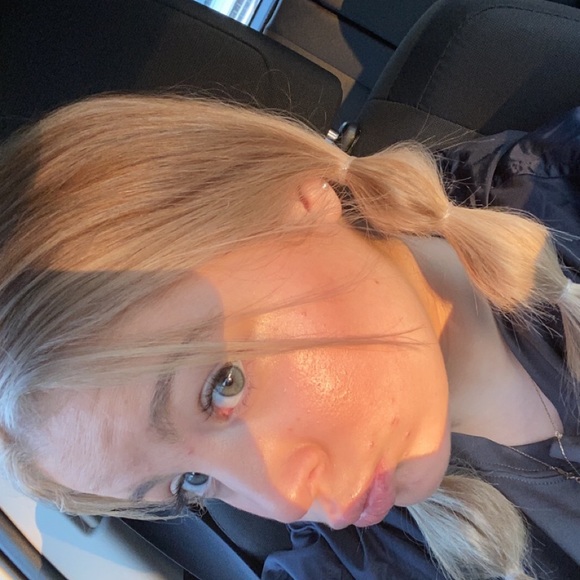 Meet your Posher, Ava - Picture 1 of 1